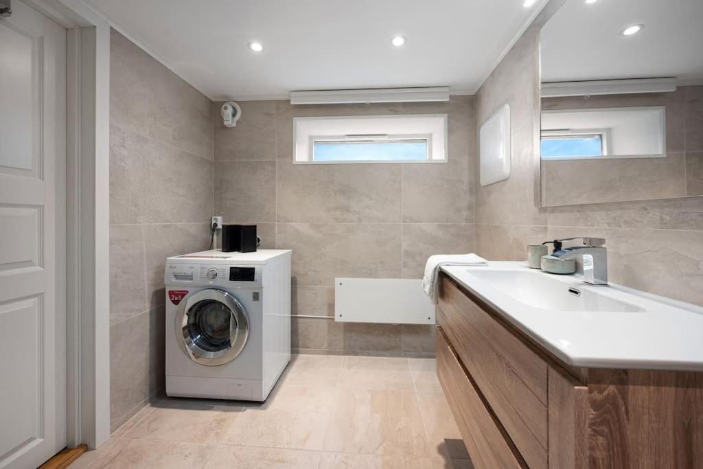 Practical Basement Apt With All Home Comforts Close To City Centre Stavanger Exterior foto